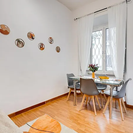 Fine Line House In Trastevere, With Puccio