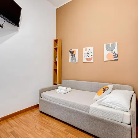 Fine Line House In Trastevere, With Puccio *