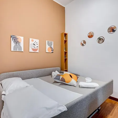 Fine Line House In Trastevere, With Puccio *