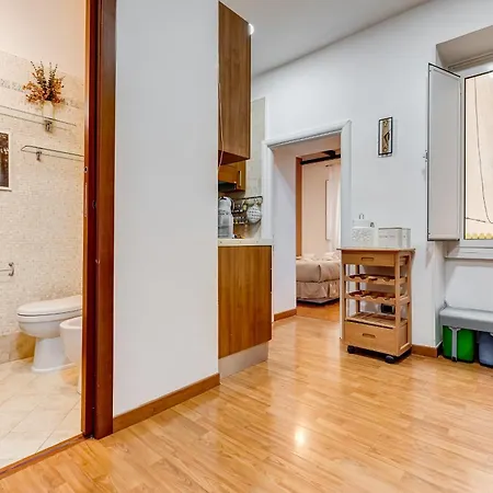 Fine Line House In Trastevere, With Puccio * Roma