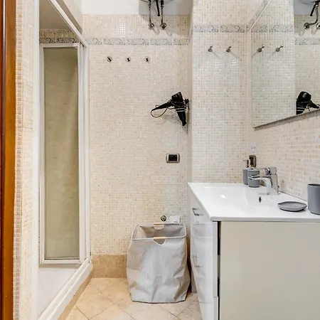 Fine Line House In Trastevere, With Puccio *