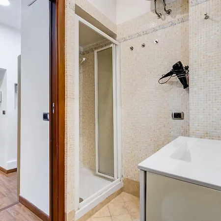 Fine Line House In Trastevere, With Puccio Apartmán