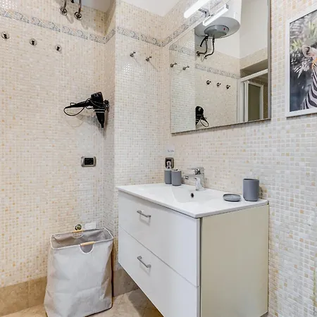 Fine Line House In Trastevere, With Puccio Apartmán