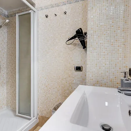Fine Line House In Trastevere, With Puccio Apartmán