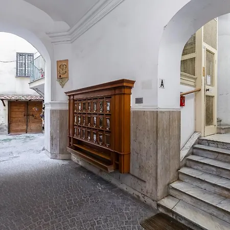Fine Line House In Trastevere, With Puccio